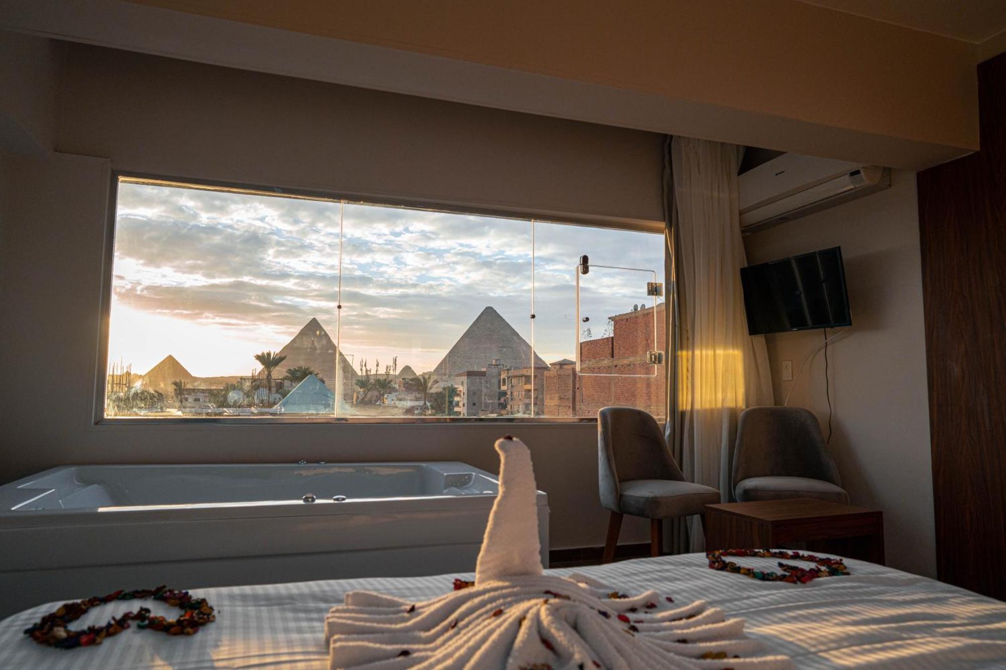 Tuya Pyramids 4*