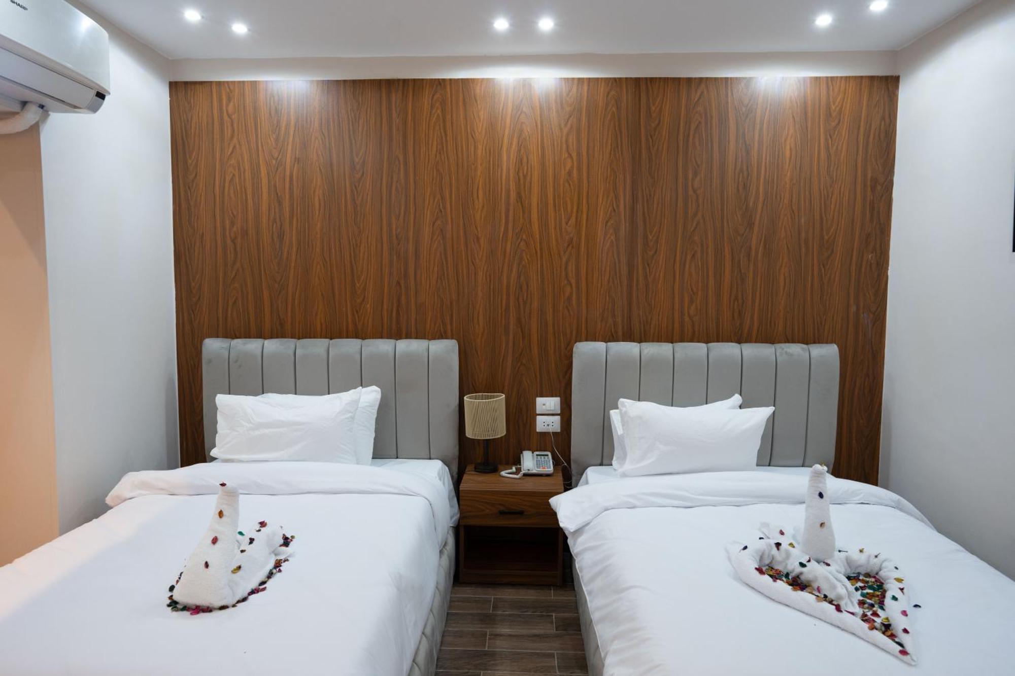 Tuya Pyramids 4*