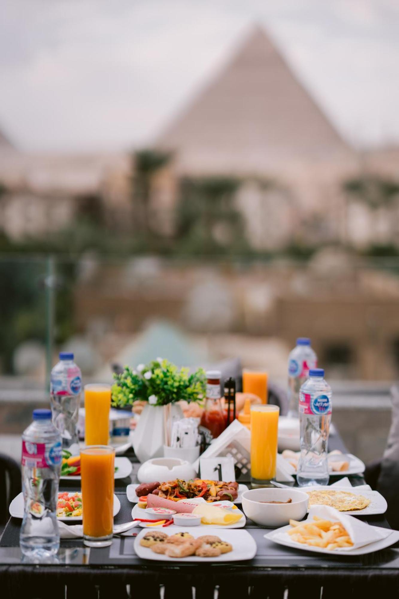 Tuya Pyramids 4*